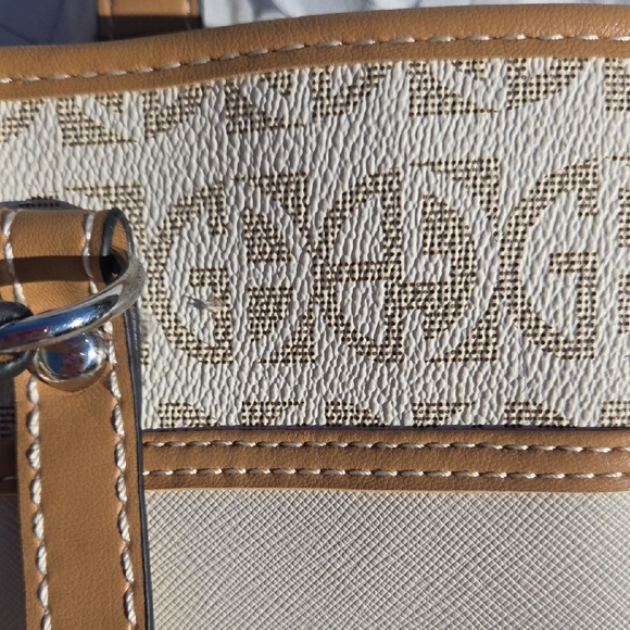 Giani Bernini Tan and Cream Designer Tote - Picture 15 of 16